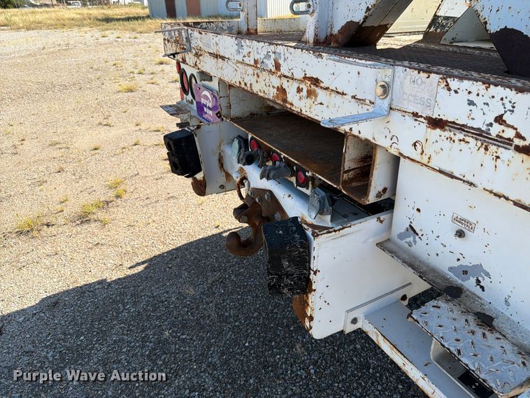 image for item DV8577 2009 International 4300 digger derrick truck