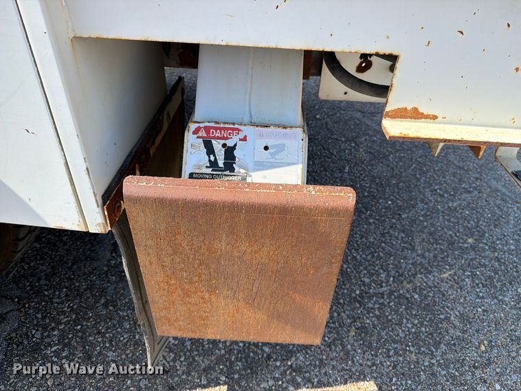 image for item DV8577 2009 International 4300 digger derrick truck