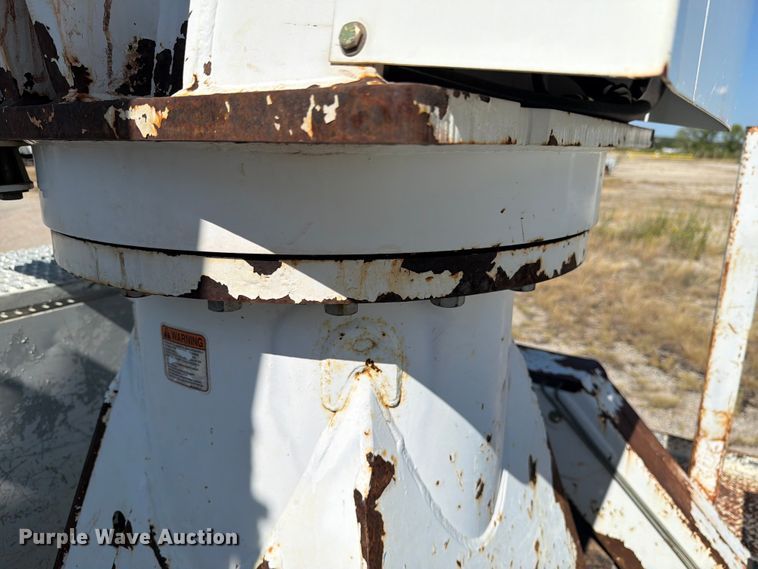 image for item DV8577 2009 International 4300 digger derrick truck