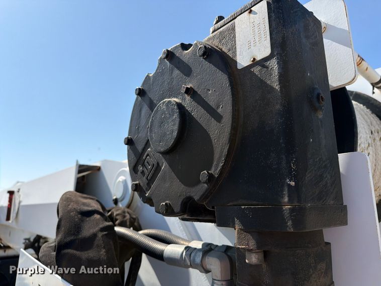image for item DV8577 2009 International 4300 digger derrick truck