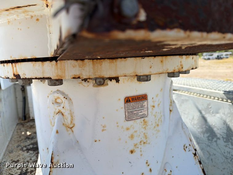 image for item DV8577 2009 International 4300 digger derrick truck