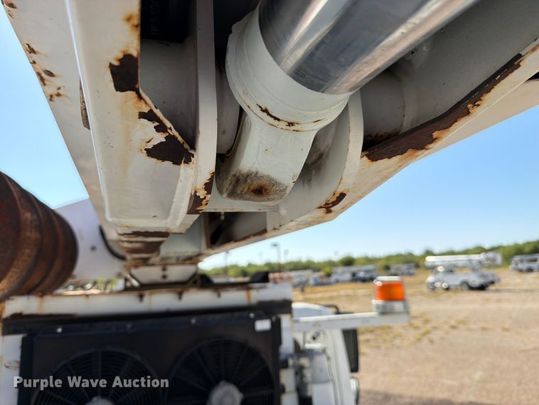 image for item DV8577 2009 International 4300 digger derrick truck