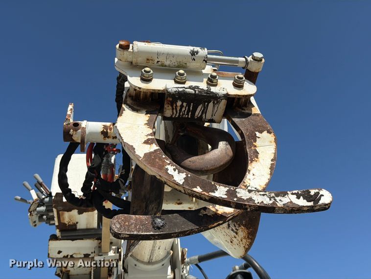 image for item DV8577 2009 International 4300 digger derrick truck