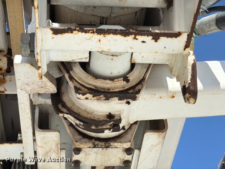 image for item DV8577 2009 International 4300 digger derrick truck