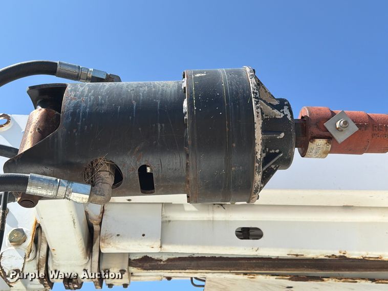 image for item DV8577 2009 International 4300 digger derrick truck