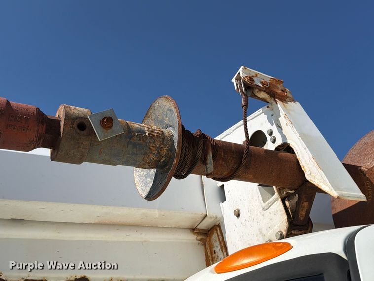 image for item DV8577 2009 International 4300 digger derrick truck