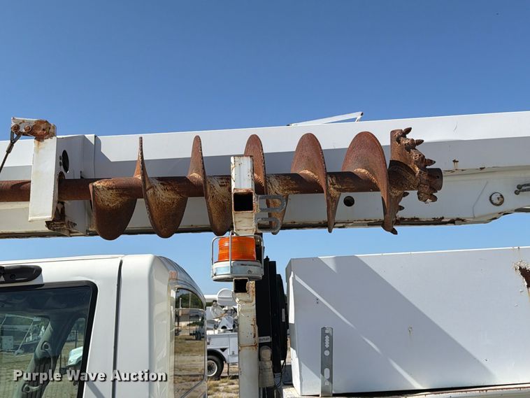 image for item DV8577 2009 International 4300 digger derrick truck