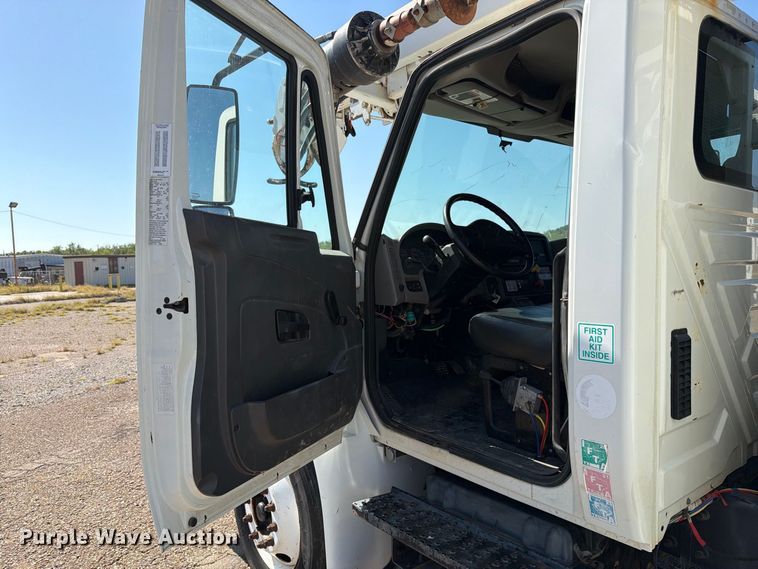 image for item DV8577 2009 International 4300 digger derrick truck