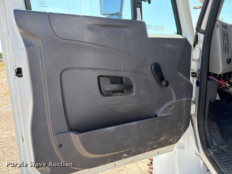 image for item DV8577 2009 International 4300 digger derrick truck