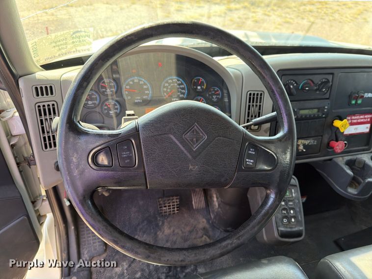 image for item DV8577 2009 International 4300 digger derrick truck