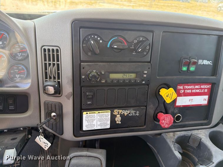 image for item DV8577 2009 International 4300 digger derrick truck