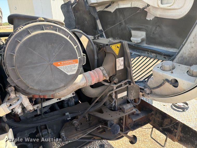 image for item DV8577 2009 International 4300 digger derrick truck