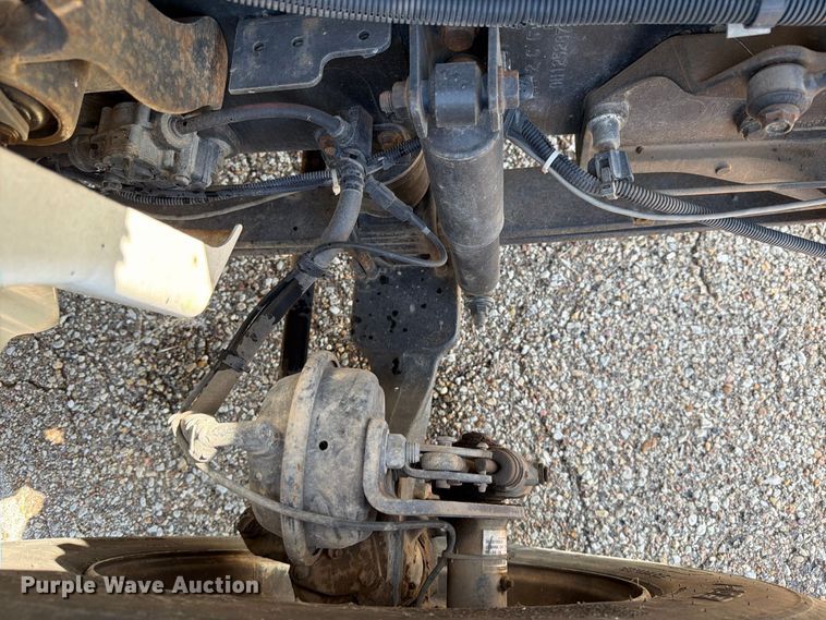 image for item DV8577 2009 International 4300 digger derrick truck
