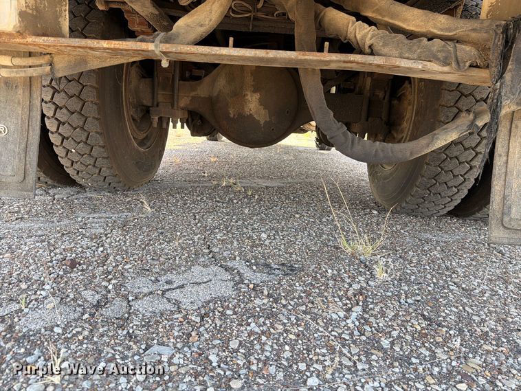 image for item DV8577 2009 International 4300 digger derrick truck