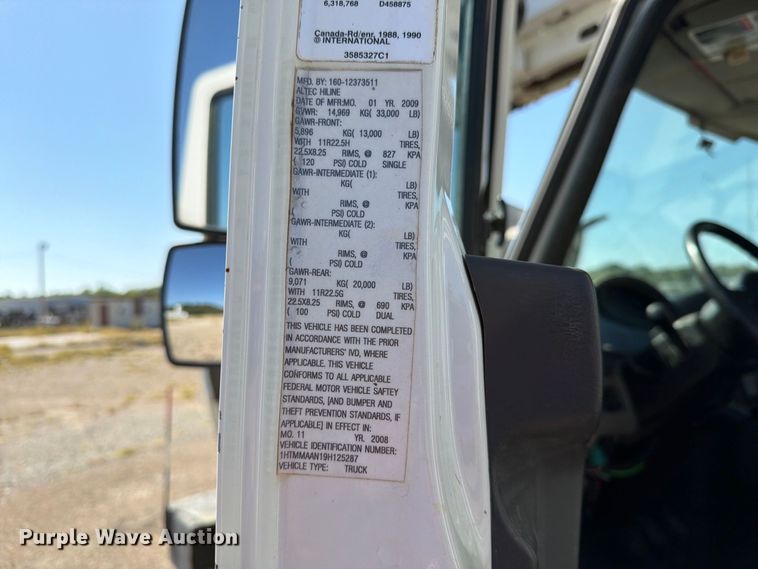 image for item DV8577 2009 International 4300 digger derrick truck