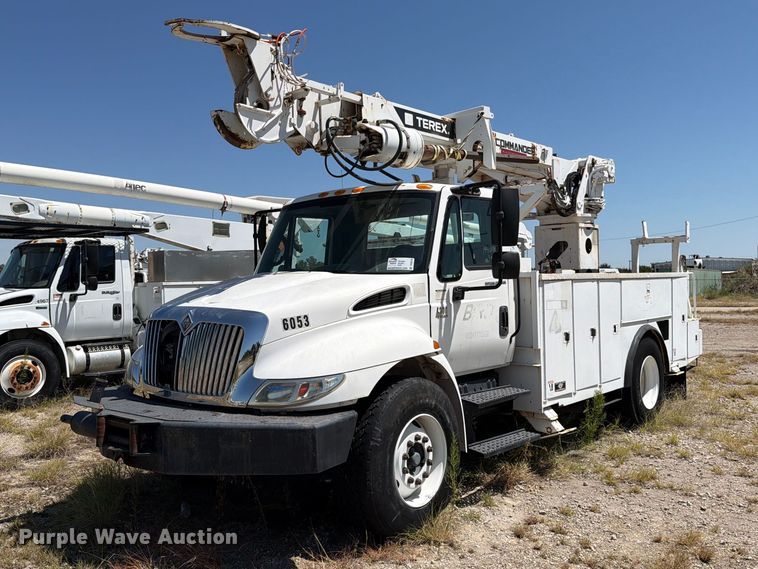 2006 International 4300 digger derrick truck