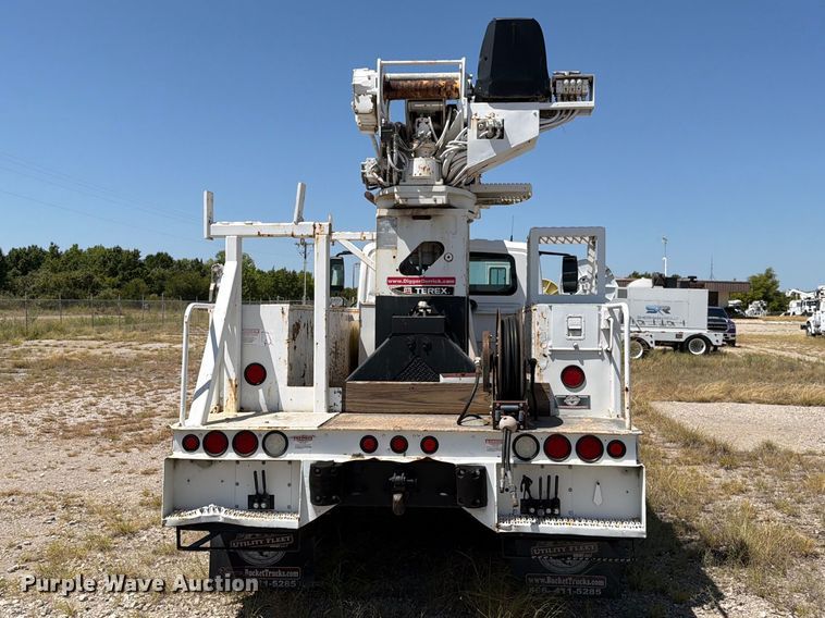 image for item DV8578 2006 International 4300 digger derrick truck