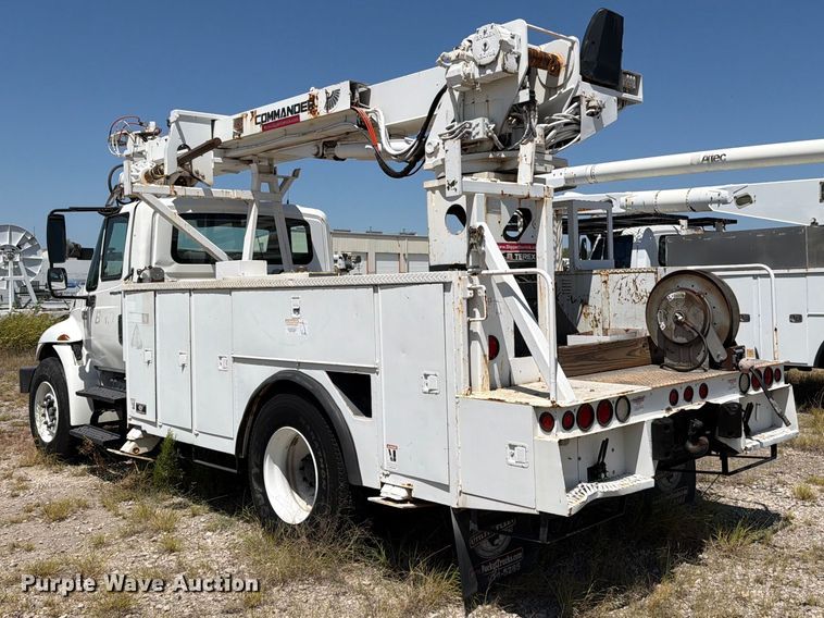 image for item DV8578 2006 International 4300 digger derrick truck