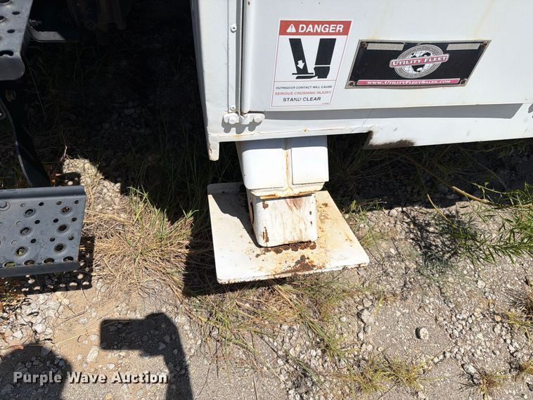 image for item DV8578 2006 International 4300 digger derrick truck