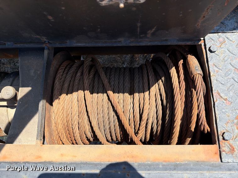 image for item DV8578 2006 International 4300 digger derrick truck