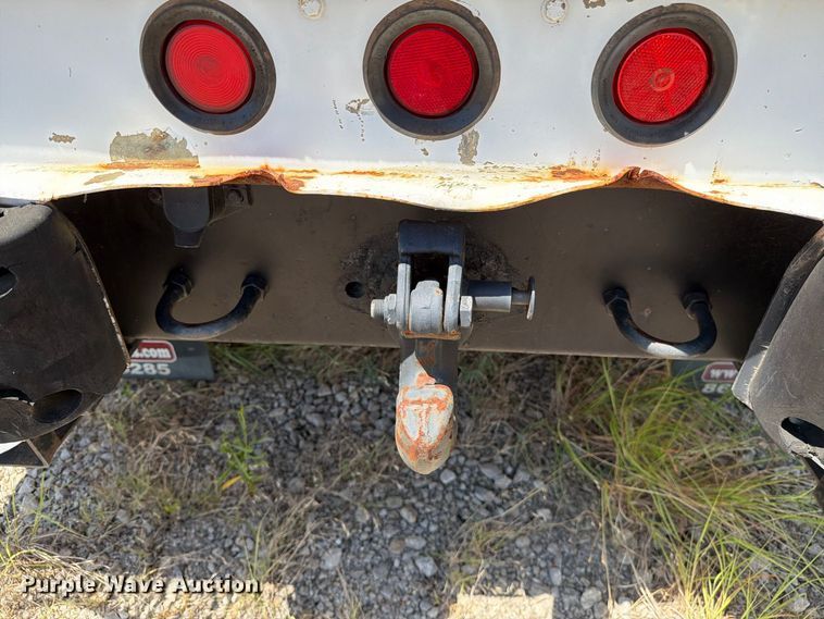 image for item DV8578 2006 International 4300 digger derrick truck