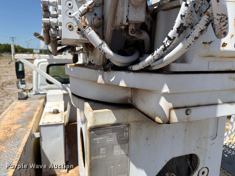 image for item DV8578 2006 International 4300 digger derrick truck