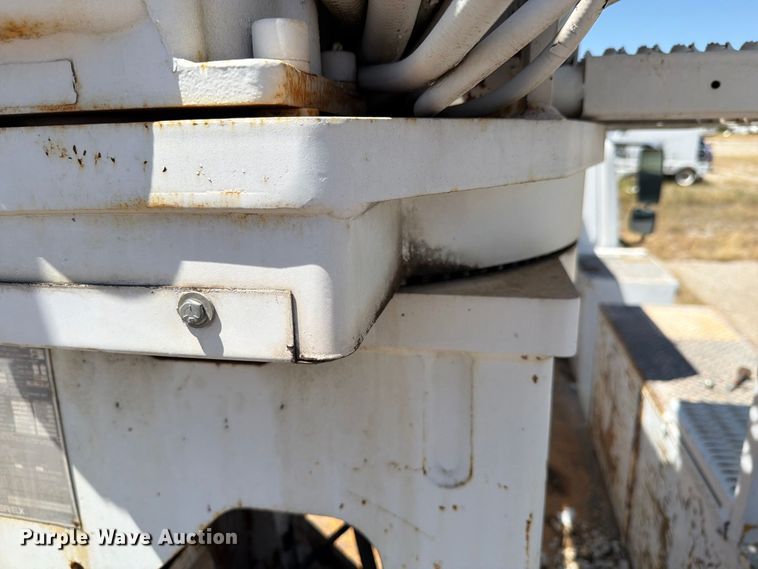 image for item DV8578 2006 International 4300 digger derrick truck
