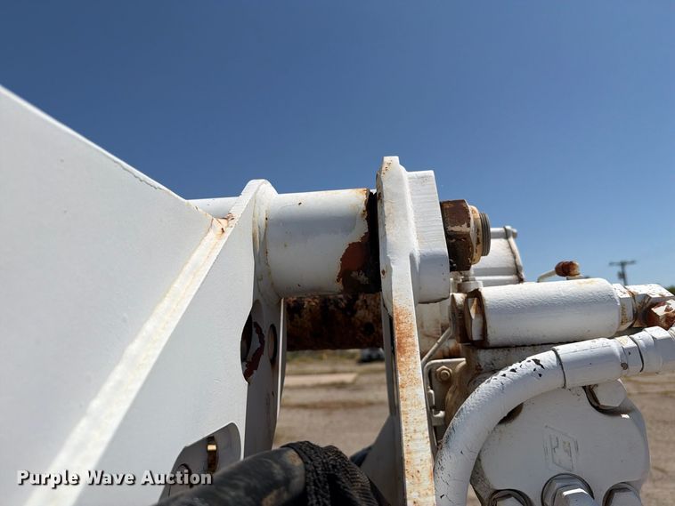 image for item DV8578 2006 International 4300 digger derrick truck