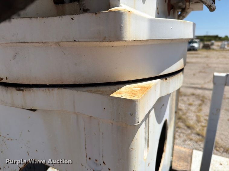 image for item DV8578 2006 International 4300 digger derrick truck