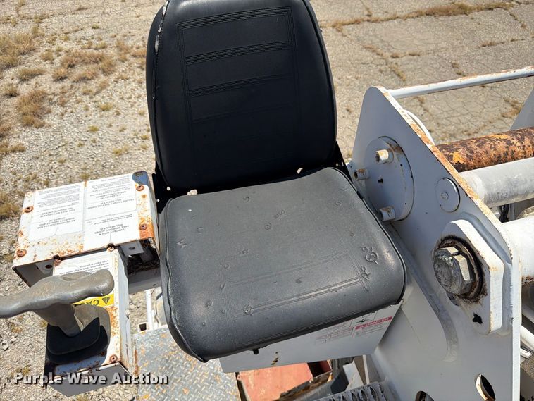 image for item DV8578 2006 International 4300 digger derrick truck
