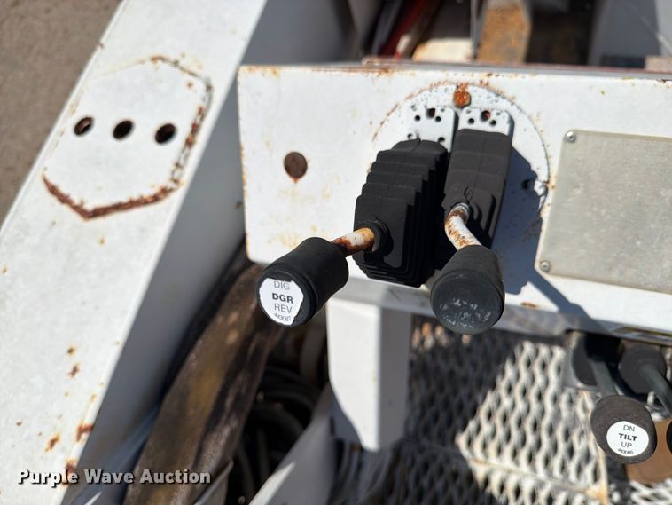 image for item DV8578 2006 International 4300 digger derrick truck