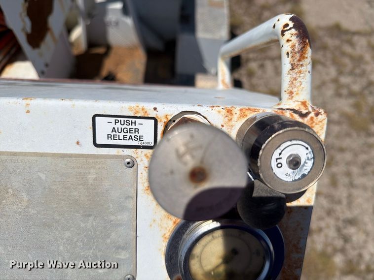 image for item DV8578 2006 International 4300 digger derrick truck
