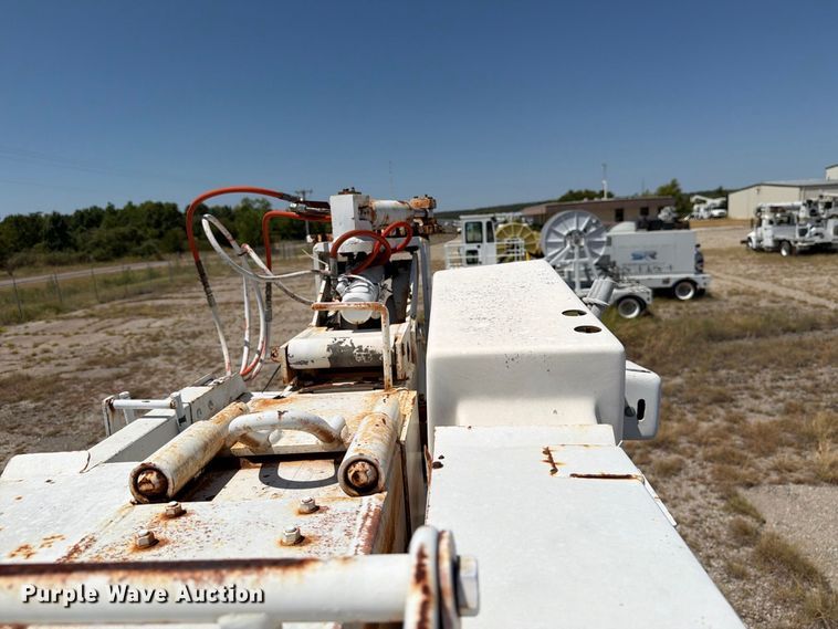 image for item DV8578 2006 International 4300 digger derrick truck