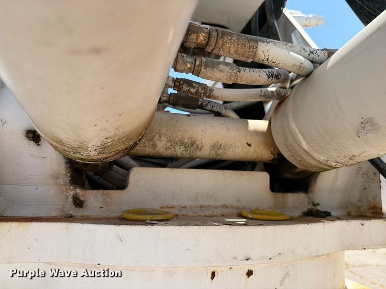 image for item DV8578 2006 International 4300 digger derrick truck