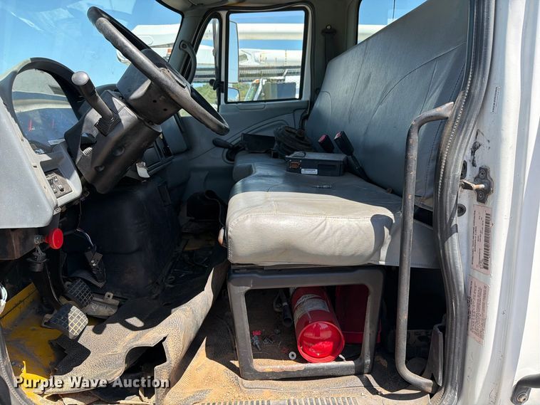 image for item DV8578 2006 International 4300 digger derrick truck