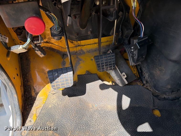image for item DV8578 2006 International 4300 digger derrick truck