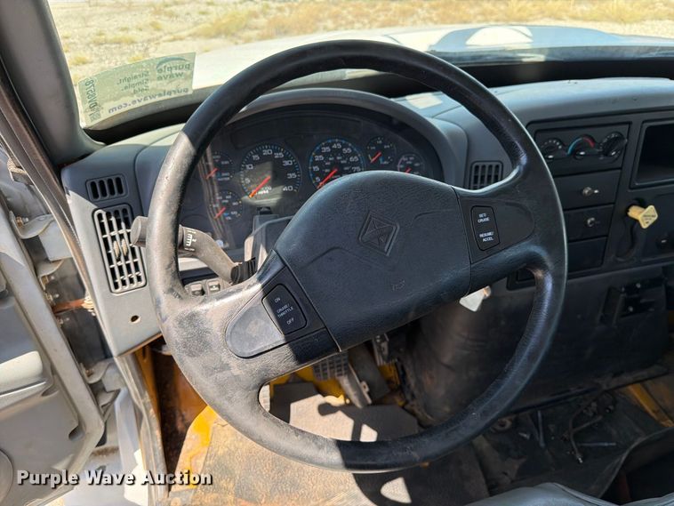 image for item DV8578 2006 International 4300 digger derrick truck