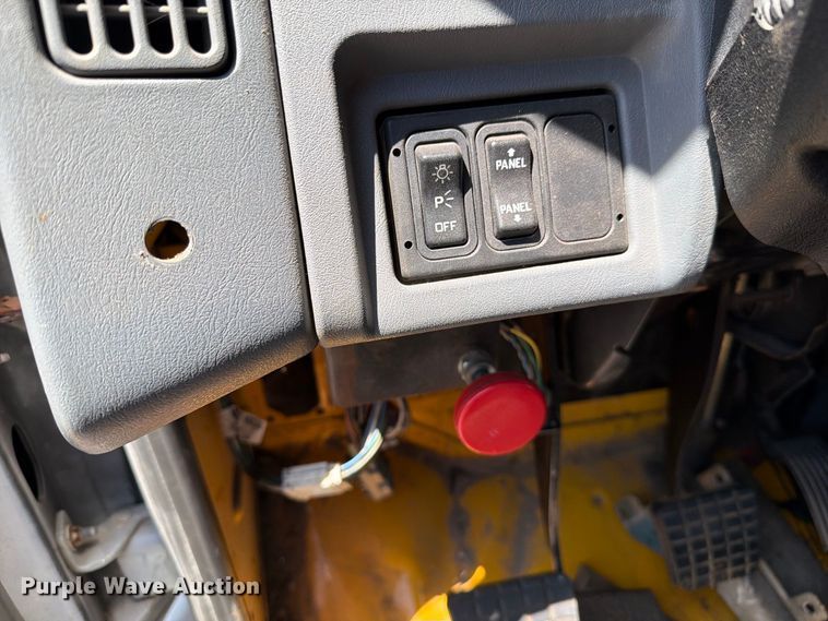 image for item DV8578 2006 International 4300 digger derrick truck