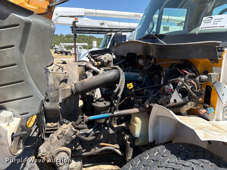 image for item DV8578 2006 International 4300 digger derrick truck