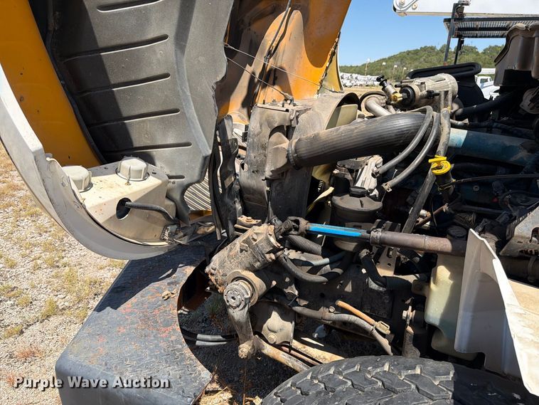 image for item DV8578 2006 International 4300 digger derrick truck