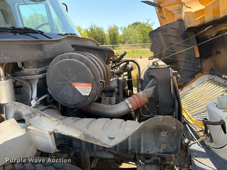 image for item DV8578 2006 International 4300 digger derrick truck