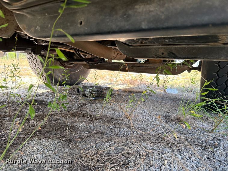 image for item DV8578 2006 International 4300 digger derrick truck
