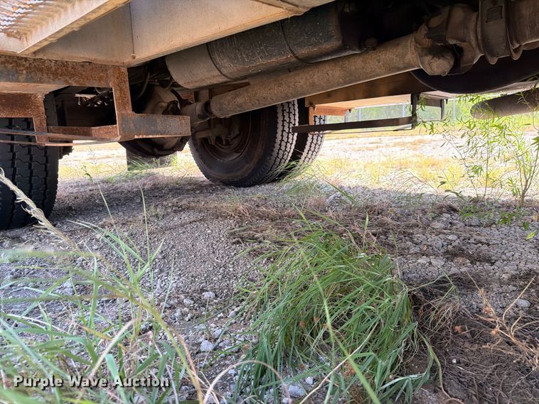 image for item DV8578 2006 International 4300 digger derrick truck