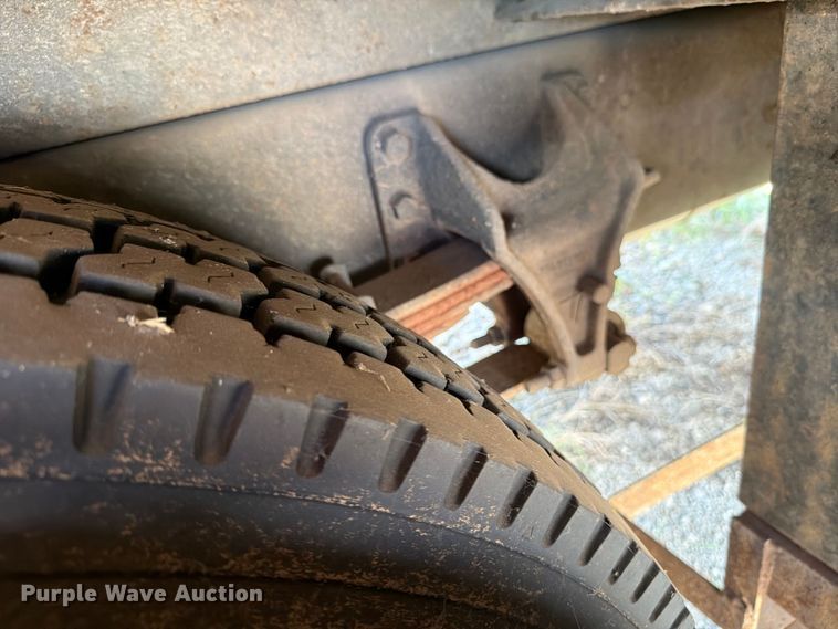 image for item DV8578 2006 International 4300 digger derrick truck