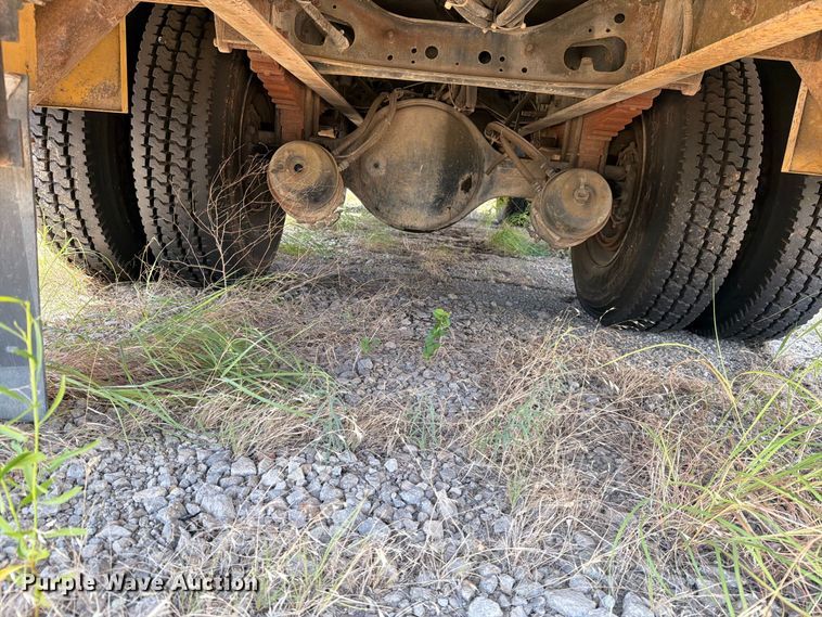 image for item DV8578 2006 International 4300 digger derrick truck