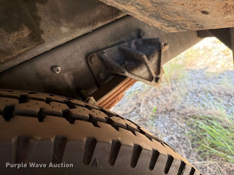 image for item DV8578 2006 International 4300 digger derrick truck