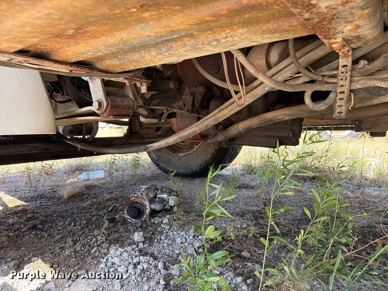 image for item DV8578 2006 International 4300 digger derrick truck