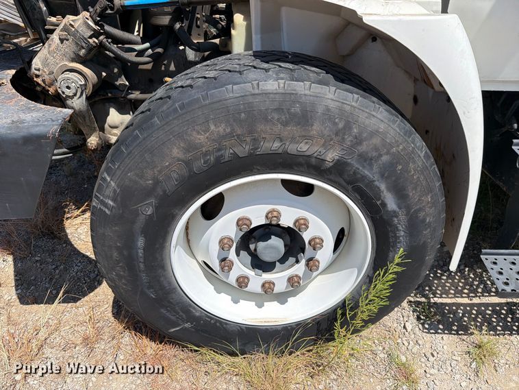 image for item DV8578 2006 International 4300 digger derrick truck