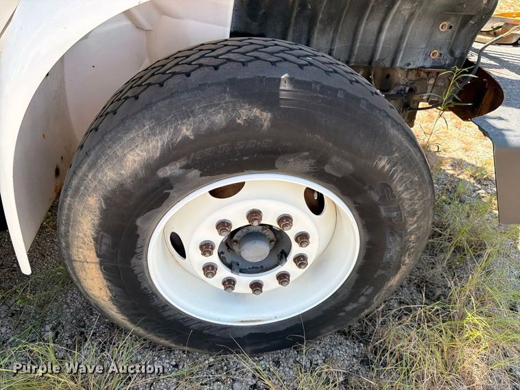 image for item DV8578 2006 International 4300 digger derrick truck