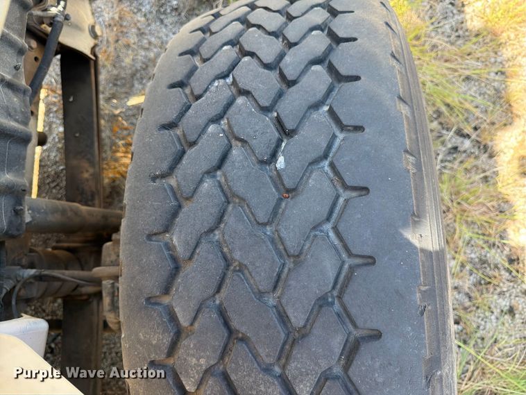 image for item DV8578 2006 International 4300 digger derrick truck
